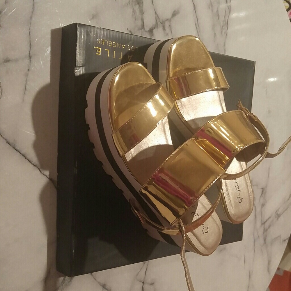 Platform sandals
